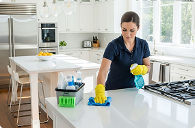 Dọn vệ sinh bàn đá