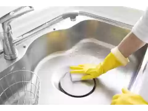 Dọn vệ sinh bồn rửa chén